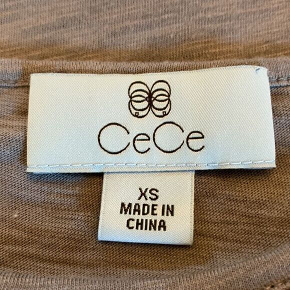 CeCe short sleeve blue ruffled tee. Size XS Length 21” Bust about 13” - Picture 6 of 6